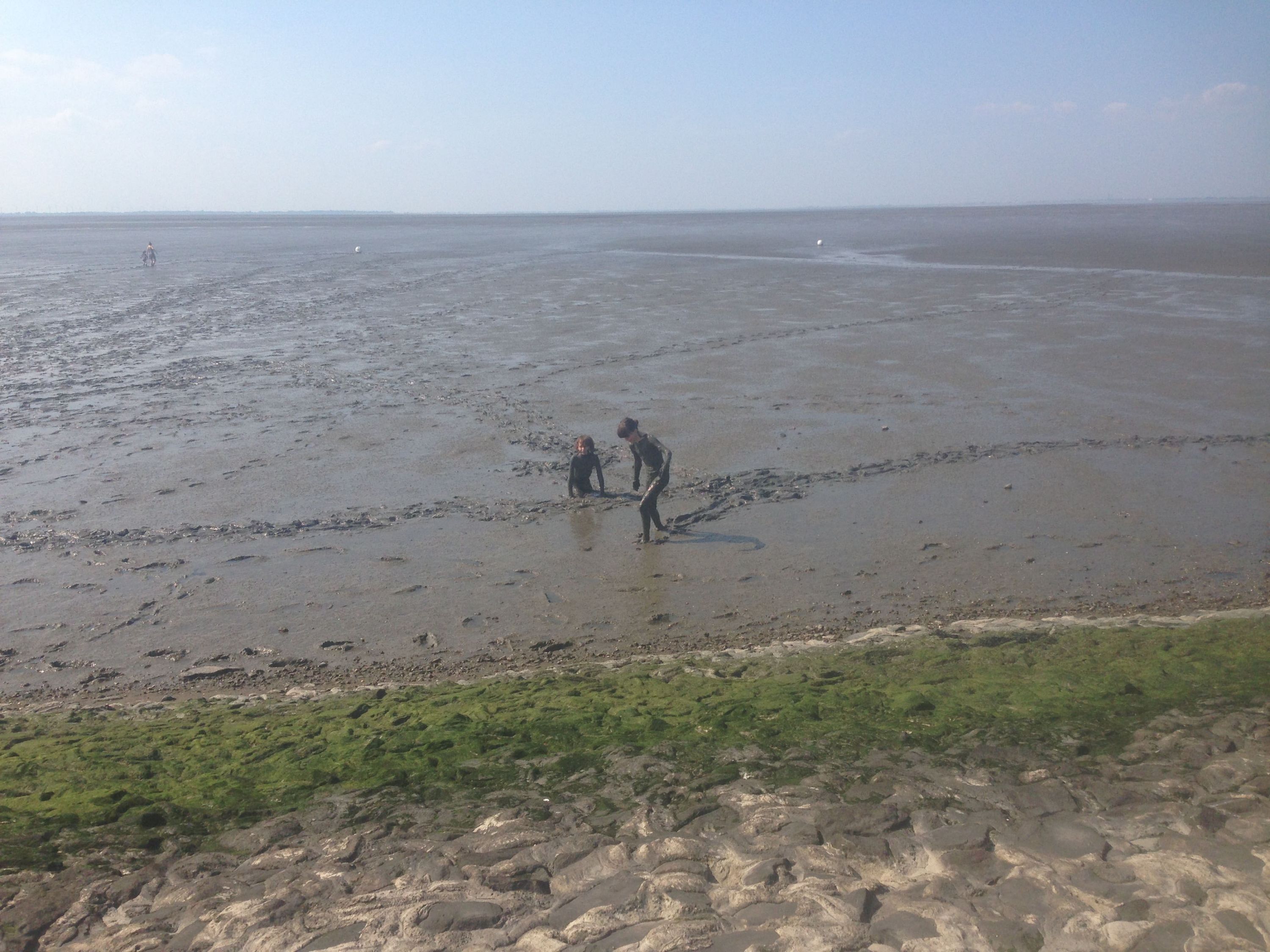 Schwimmendes Moor, Wesermarsch: Kinder, über und über in Schlick getaucht